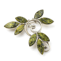 Брошь змеевик "Голубь" 47*43мм