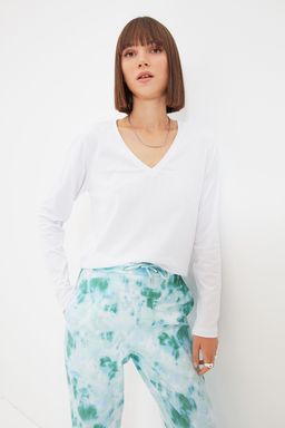 TRENDYOLMILLA Siyah %100 Pamuk Regular/Normal Kal?p Basic V Yaka Uzun Kollu Orme T-Shirt TWOAW21TS0099