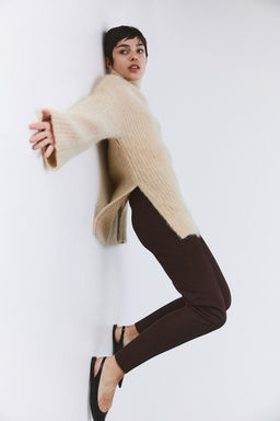 Leggings cepillados con costura decorativa