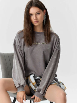 Свитшот женский серый с обработкой эйсид и надписью no matter what - Mark formelle фото 6