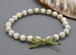 Браслет с шариками из перламутра бантик из хризолита, 17см