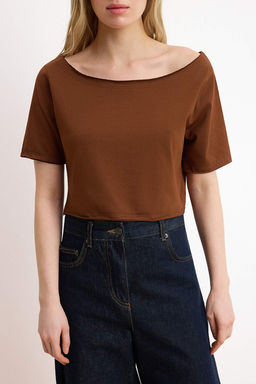 Trendyolmilla Siyah-Beyaz 2li Paket %100 Pamuk Asimetrik Kay?k Yaka Crop Orme T-Shirt TWOSS25TS00194  фото 18