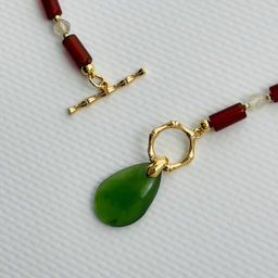 Колье из Сердолика, Рутилового кварца и Нефрита