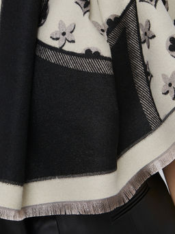 в составе ШЕРСТЬ и КАШЕМИР Большой, мягкий, теплый двусторонний палантин с принтом. - Tantino фото 5