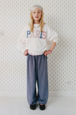 SUDADERA PARCHES TEXTO / Crudo