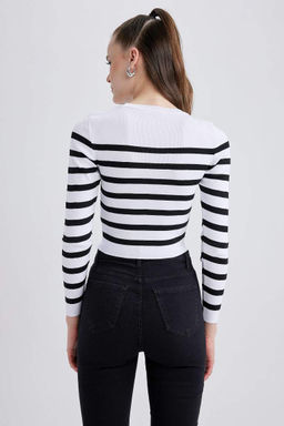 Укороченный свитер в полоску приталенного кроя с круглым вырезом - Defacto фото 8