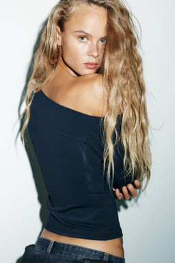 ASYMMETRIC POLYAMIDE T-SHIRT - Zara фото 3