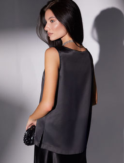 Топ Vilatte с V-вырезом из сатина черный  фото 3