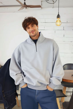 TRENDYOL MAN Lacivert Oversize/Genis Kesim Dik Yaka Fermuarl? Ici Polarl?/S?cak Tutan Sweatshirt TMNAW25SW00081