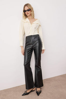 Siyah Suni Deri Flare Pantolon TWOAW26PL00069 - Trendyolmilla фото 2