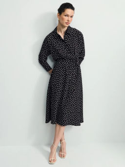 Приталенное платье с принтом в горошек / Zarina