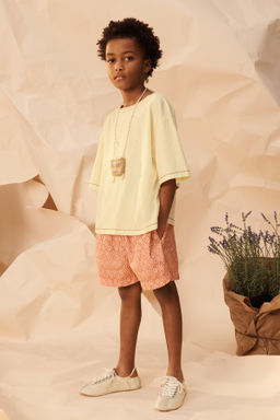 CAMISETA PESPUNTES FLOR BORDADA ALGOD?N LINO LIMITED EDITION / Vainilla