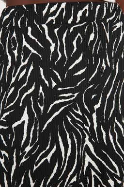 Beyaz Desenli Volanl? Asimetrik Yuksek Bel Midi Esnek Etek TWOAW20ET0440