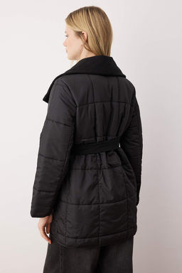 Siyah Oversize Kal?p Kase Yaka Detayl? Kusakl? Sisme Mont TWOAW26MO00119