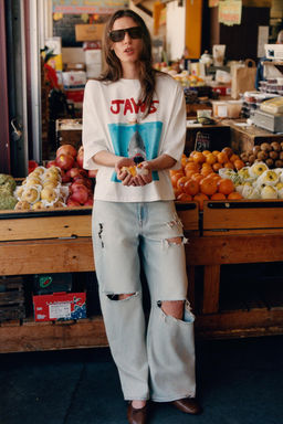 CAMISETA ILUSTRACI?N JAWS UCS LLC AND AMBLINX DYLAN?S T-SHIRT CLUB X ZARA / Blanco