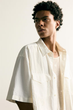 CAMISA RELAXED FIT  BORDADOS PLIEGUES / Crudo - Zara фото 5