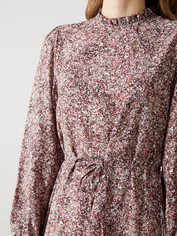 Dik Yaka Desenli Kad?n Elbise