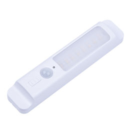 ULM-F47-0,9W/4500K/3AA SENSOR IP20 WHITE Светильник светодиодный для мебели с датчиком движения. Питание 3АА (не в/к). 200*42*36,5мм. 150Lm. ТМ Uniel