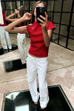 PLAIN KNIT TOP WITH GOLD APPLIQUE