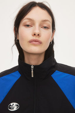 Chaqueta cortavientos oversize con estampado - H&m фото 4