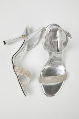 Trendyol Shoes Alt?n Tasl? Badem Burun Kad?n Abiye Ince Topuklu Sandalet TAKSS25TO00049