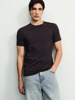 Базовая футболка slim fit / Zarina