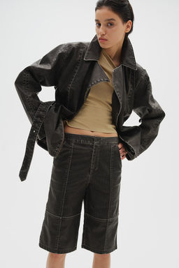 Pantalon capri efecto desgastado