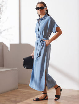 Длинное платье-рубашка с поясом и разрезами из джинсового лиоцелла - Vilatte фото 4
