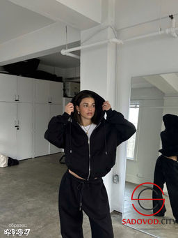 Костюм двойка: олимпийка на молнии свободного кроя и брюки на резинке