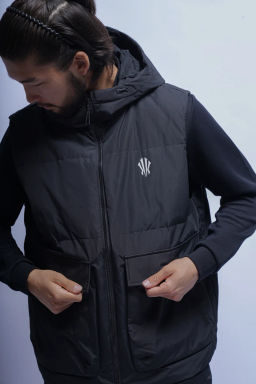 Жилет пуховый Черный