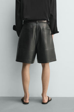 BERMUDA RELAXED FIT PIEL PLIEGUES / Negro - Zara фото 3