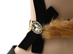 Чокер с цирконами и мехом цв.бежевый