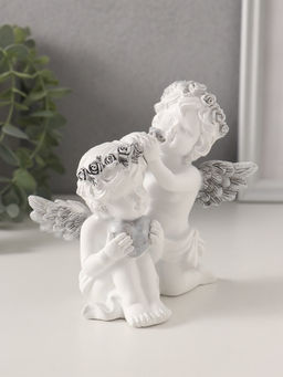 Фигурка полистоун «Ангелочки вплетают венок в волосы, с сердцем», бело-серый, 11×8×12.5 см