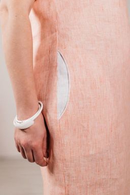 70% лен, 30% вискоза Платье визуально скрывает «лишнее» - Новый лен фото 4