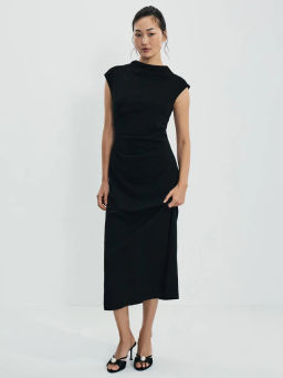 Платье миди приталенного кроя / Zarina