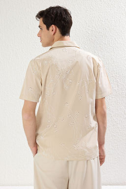 TRENDYOL MAN Bej Regular Fit K?sa Kollu Brode Yakma Bask?l? Nak?s Yazl?k Gomlek TMNSS25GO00017 - Trendyolmilla фото 5