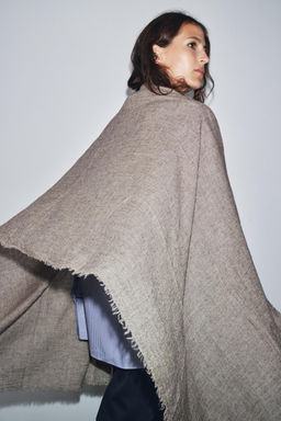 WOOLLEN SCARF WITH FRAYED EDGES - Zara фото 2