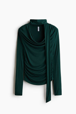 Top drapeado con detalle efecto fular