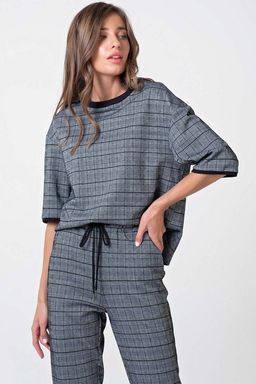 Костюм повседневный трикотажный с футболкой и брюками в черно-белую елочку