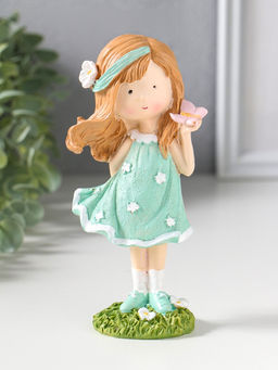Фигурка полистоун «Малышка в зелёном платье с цветами, с бабочкой на ладоне», 7.5×5×15.5 см