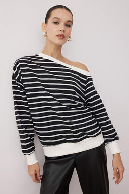 Siyah Cizgili Ac?k Omuzlu Oversize/Genis Kal?p Ince Orme Sweatshirt TWOAW26SW00169