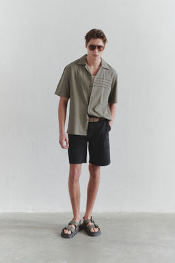 TRENDYOL MAN Limited Edition Haki Regular Fit Keten Kar?s?ml? Gomlek TMNSS25GO00038