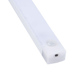 ULM-F60-1W/4000K/RECH SENSOR IP20 WHITE Светильник светодиодный для мебели с сенсором движения и освещенности. Аккумуляторный (в/к). 200мм, 80лм. ТМ Uniel