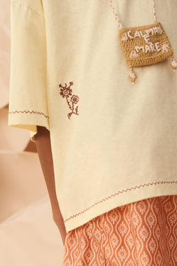 CAMISETA PESPUNTES FLOR BORDADA ALGOD?N LINO LIMITED EDITION / Vainilla - Zara фото 4