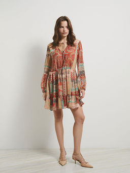 Ba?lamal? Yaka Desenli Elbise