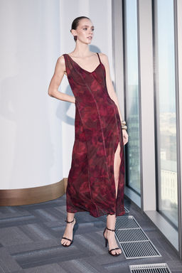 Limited Edition Cok Renkli Sifon Soyut Cicek Desenli Midi Elbise TPRSS26EL00036