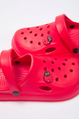 Trendyol Shoes K?rm?z? Ugur Bocegi Figurlu Hafif Taban Kad?n Eva Sandalet Terlik TAKSS25SD00034