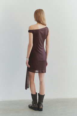 TRENDYOLMILLA Limited Edition Kahverengi Duz Asimetrik Bodycone/Vucuda Oturan Mini Orme Tul Elbise TWOSS25EL00464