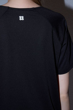 TRENDYOLMILLA Beyaz Dalg?c/Scuba Kumas Reflektor Bask?l? Spor Orme T-Shirt THMSS25TS00007 фото 4