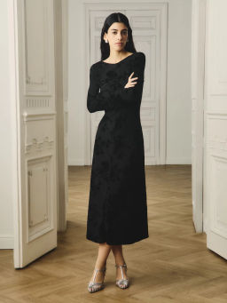 Трикотажное платье приталенного силуэта / Zarina